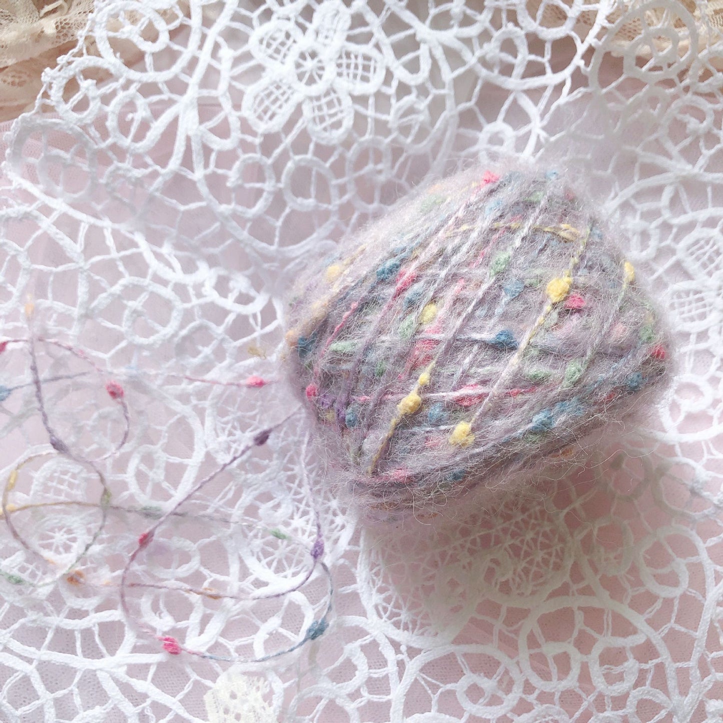 Doudou Yarn – Handmixat mohairgarn med charmiga färgskiftningar