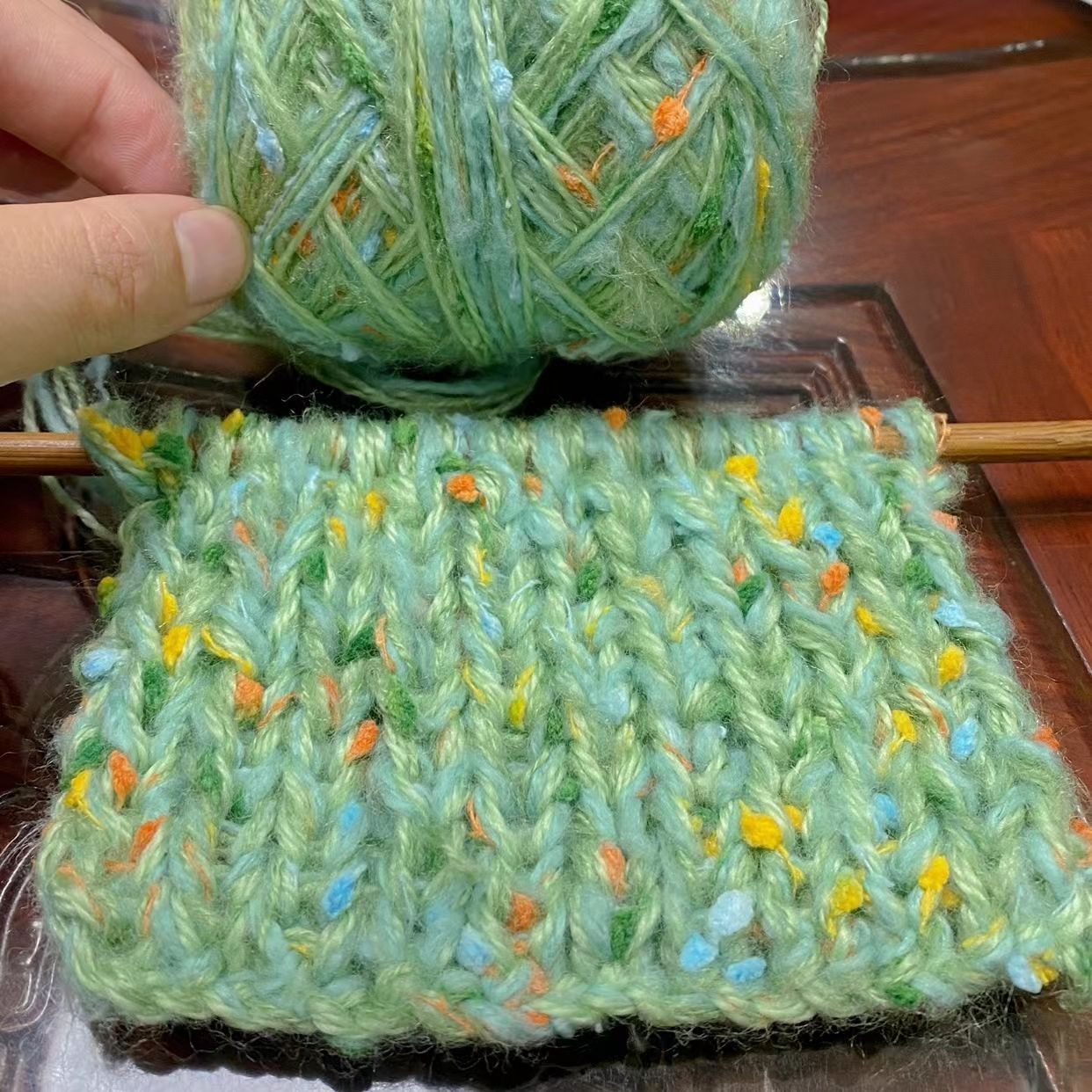 Doudou Yarn – Handmixat mohairgarn med charmiga färgskiftningar