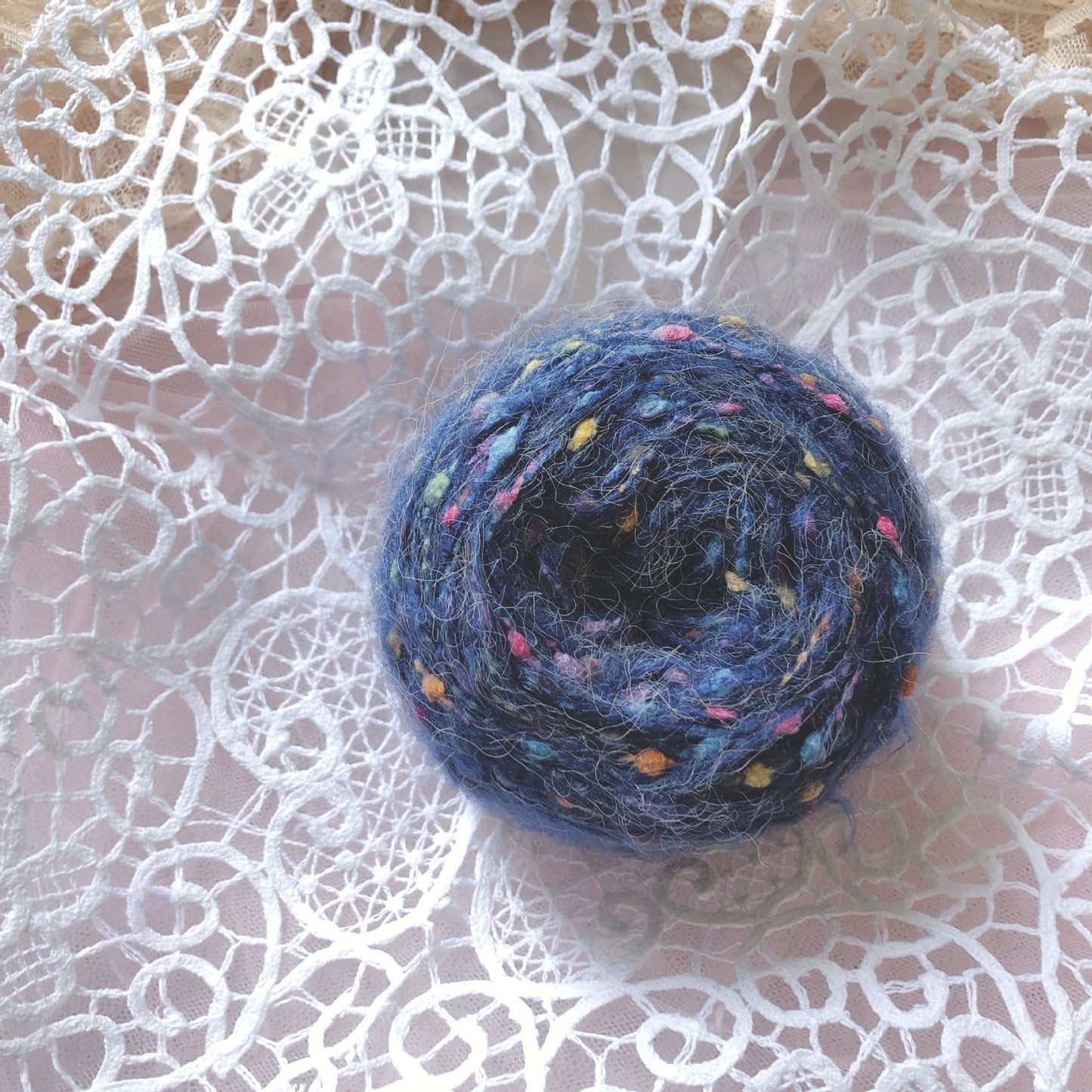 Doudou Yarn – Handmixat mohairgarn med charmiga färgskiftningar